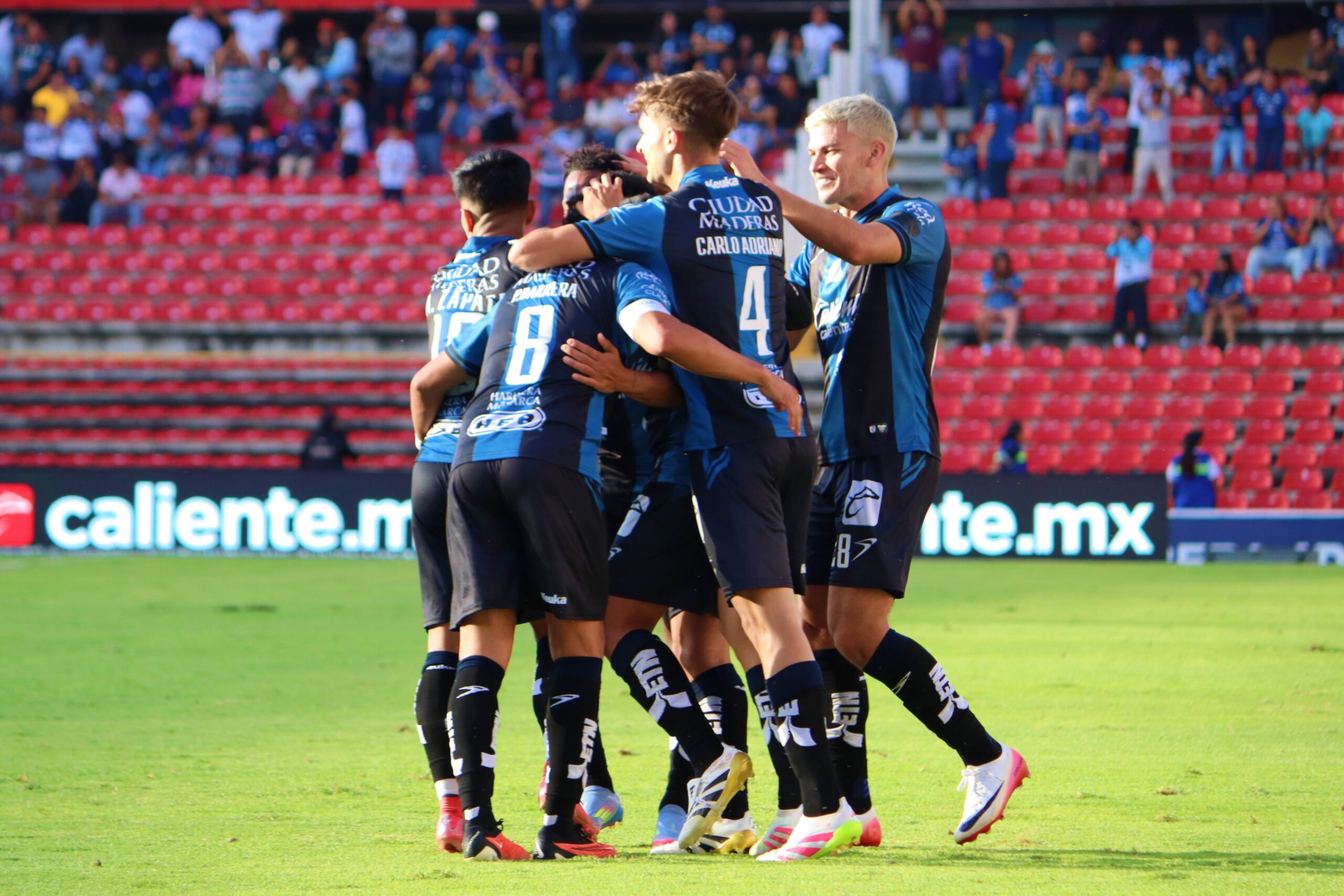 "Tití" Rodríguez festeja el gol que significó el empate de Gallos ante a Atlas