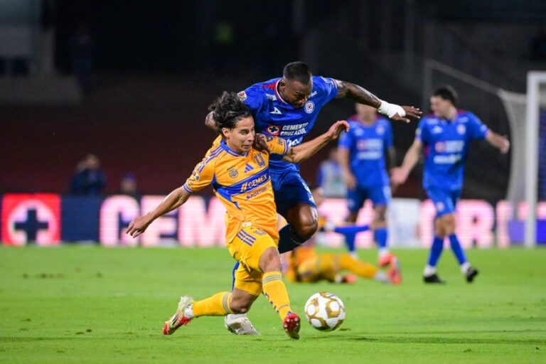 Cruz Azul y Tigres empatan 1-1 en la ida de semifinales del Apertura ...
