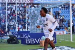 Gallos rompe la racha y consigue su primera victoria del torneo ante León