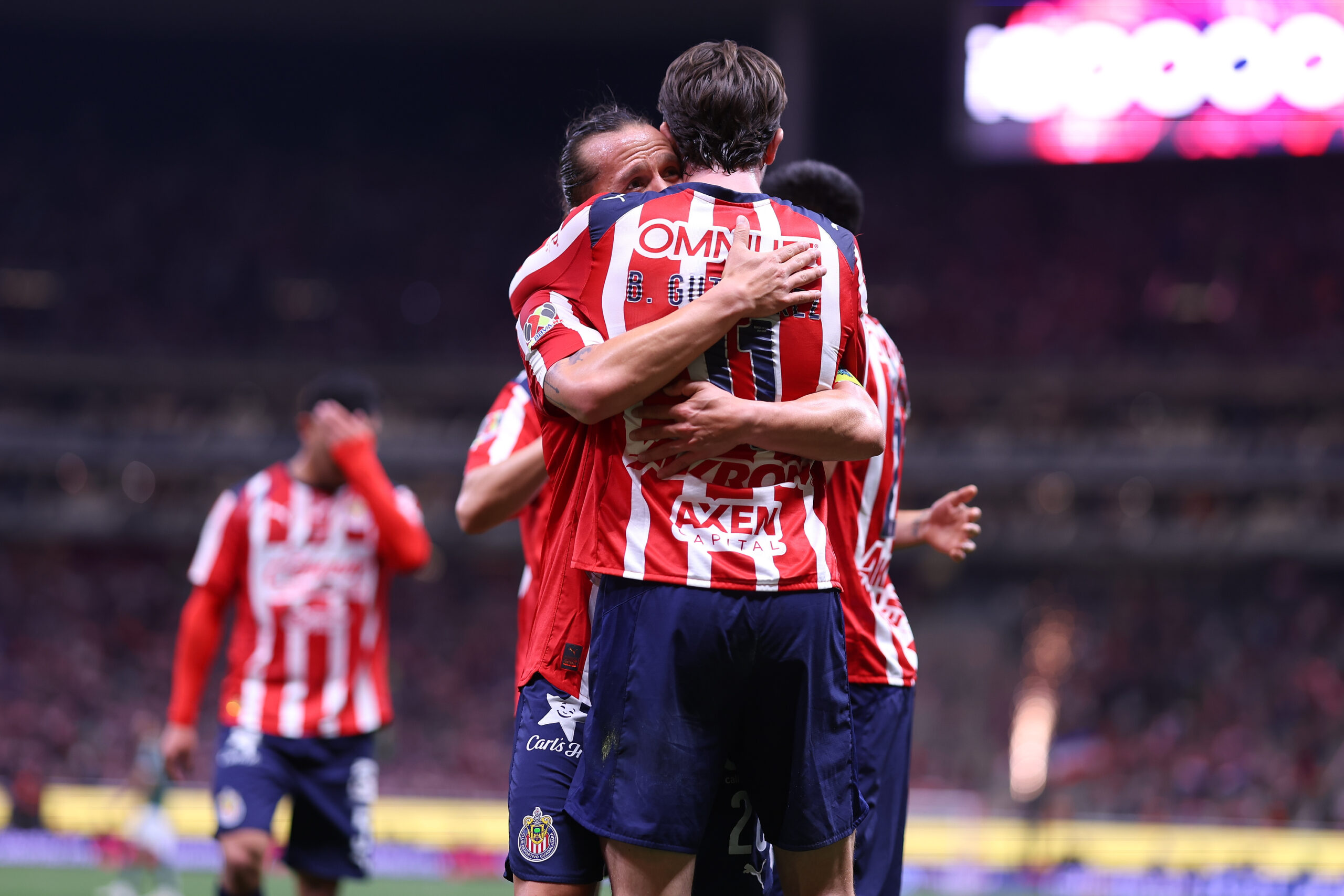Chivas golea 5-0 a León y recupera el liderato del Clausura 2026
