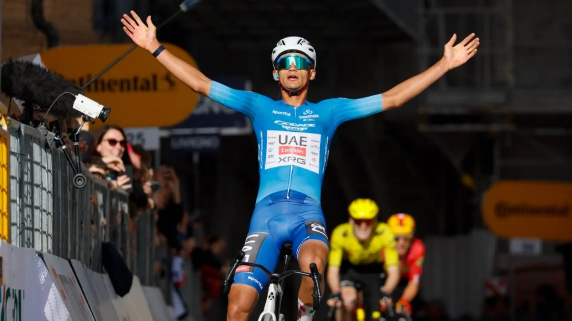 Isaac del Toro gana la Tirreno-Adriático 2026 y levanta el Tridente en Italia