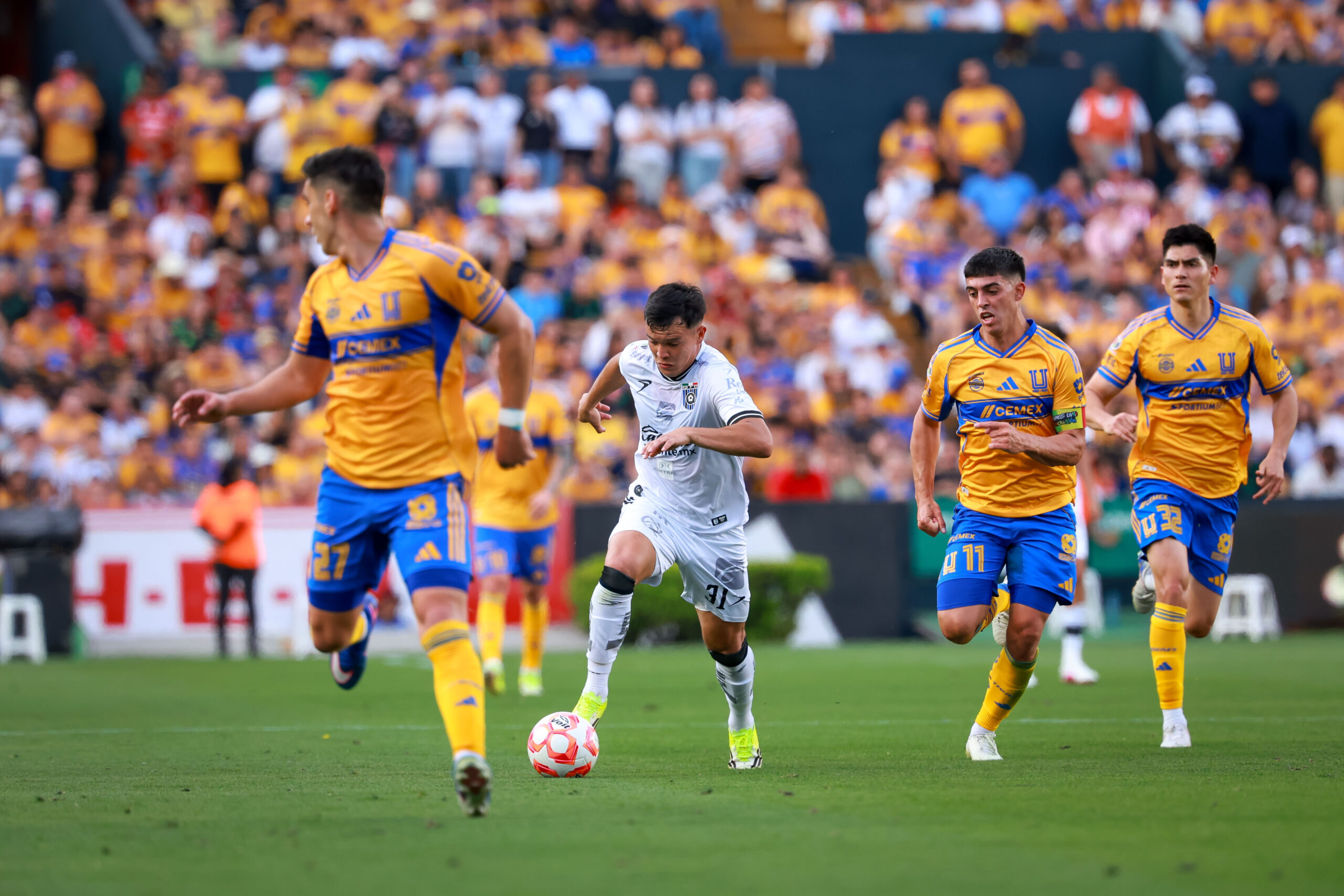 Querétaro rescata empate ante Tigres en el Volcán; Gallos suma punto valioso en la Jornada 11
