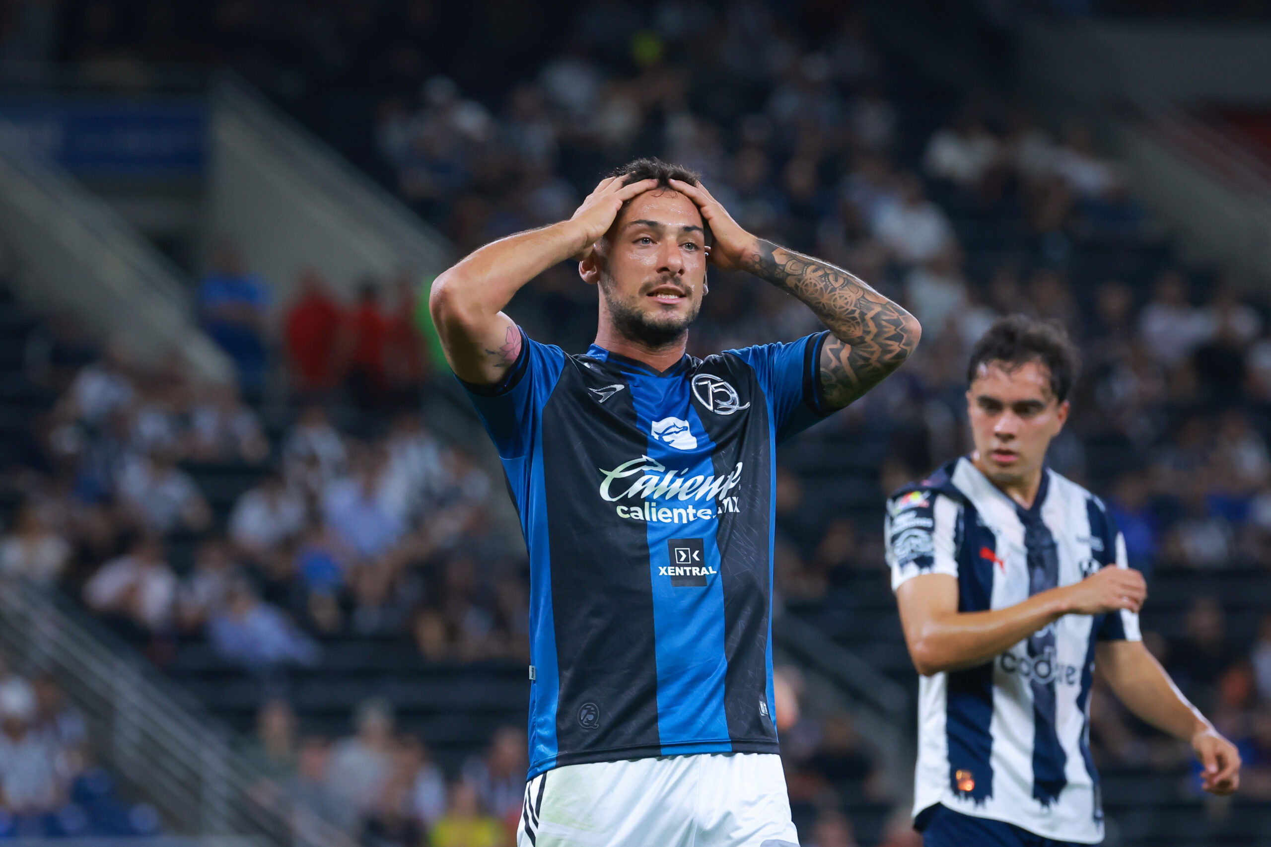 Querétaro sufre goleada 4-0 ante Rayados y se mantiene penúltimo del Clausura 2026.