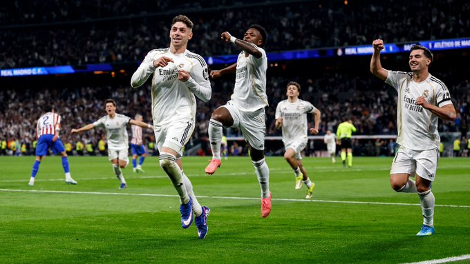 Real Madrid vence al Atlético con doblete de Vinícius; Barcelona mantiene el liderato en LaLiga