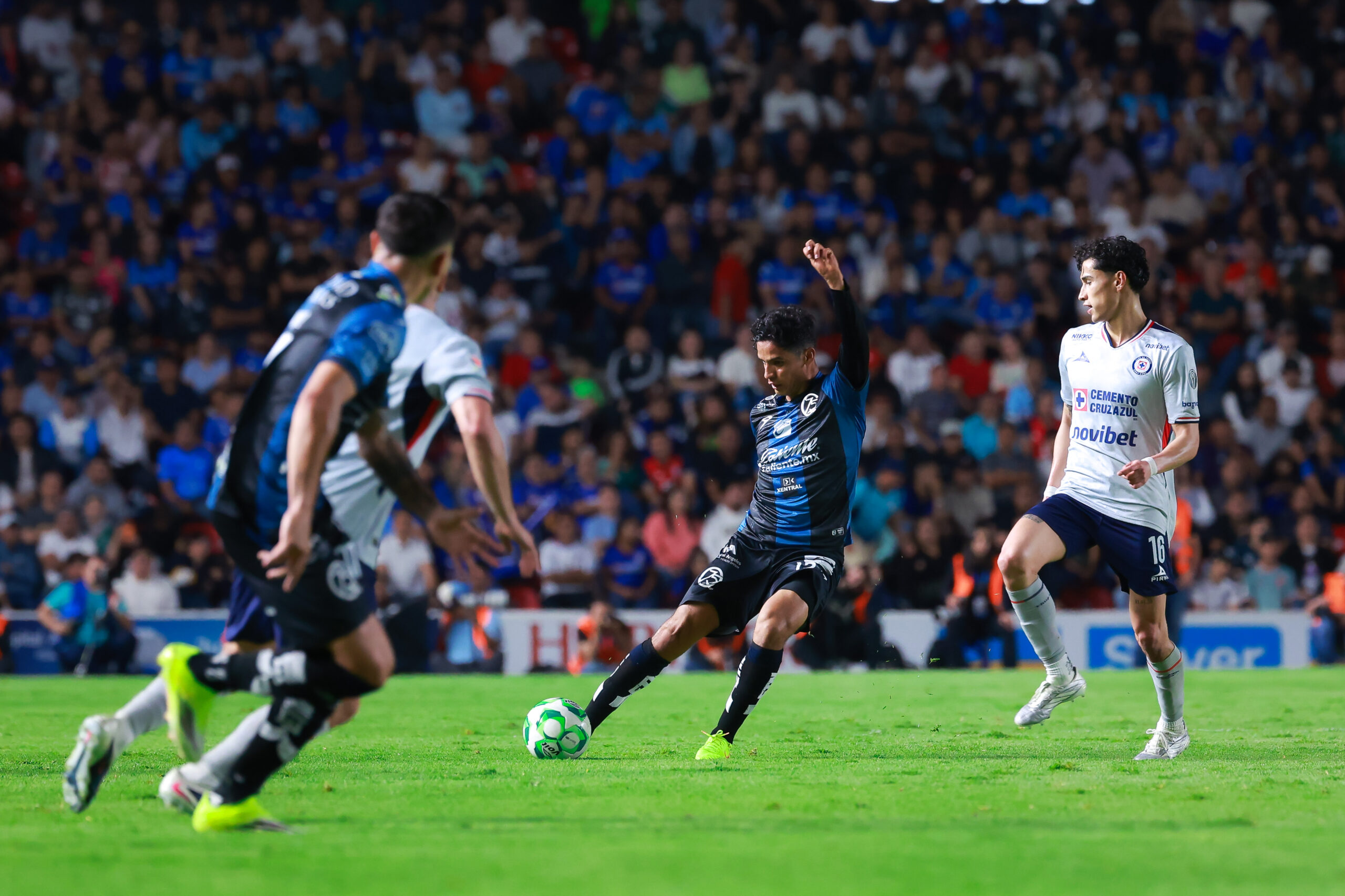 Gallos empató a uno con Cruz Azul