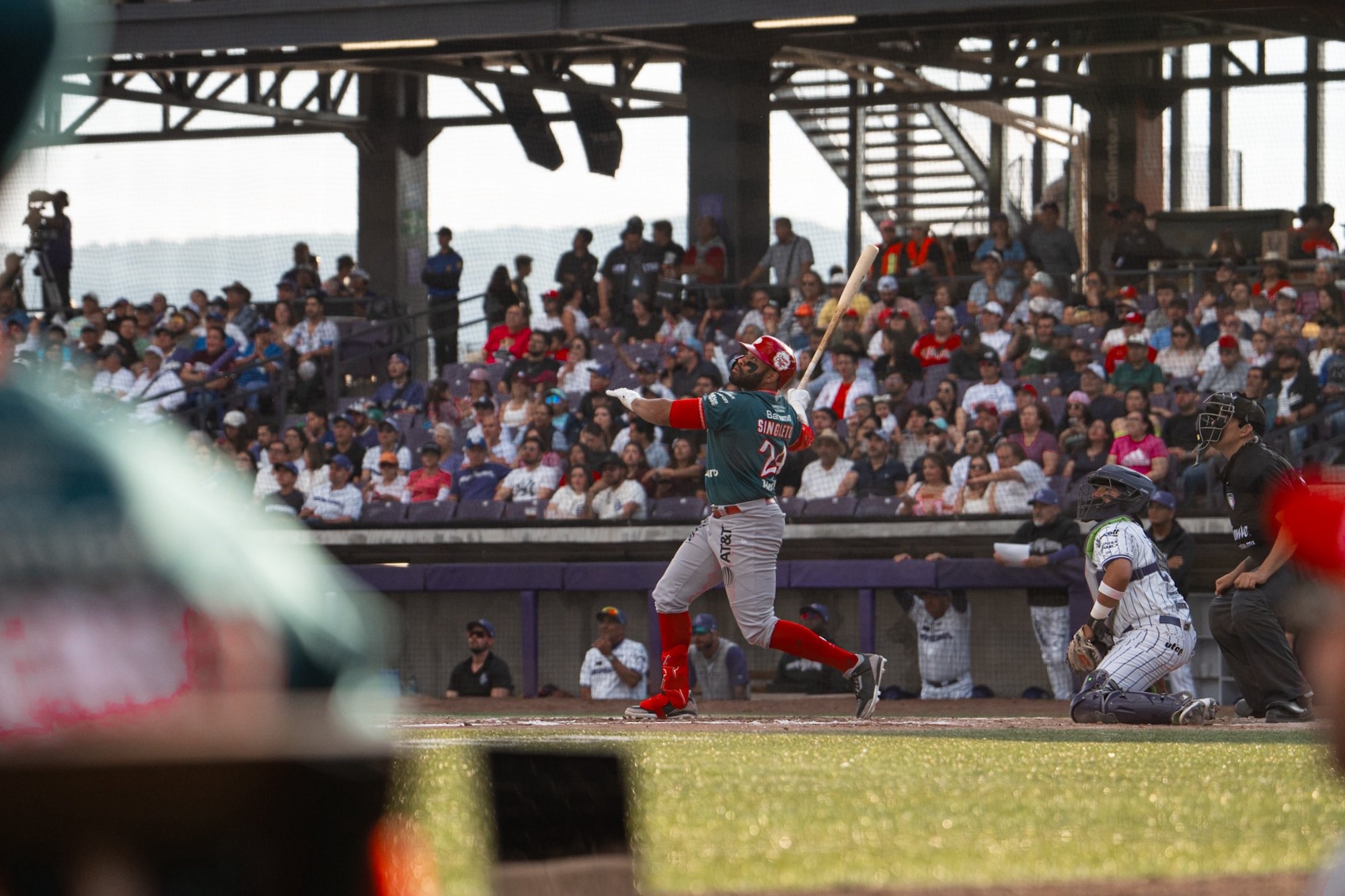 Jon Singleton batea grand slam y Diablos Rojos barre a Conspiradores en el Estadio Finsus