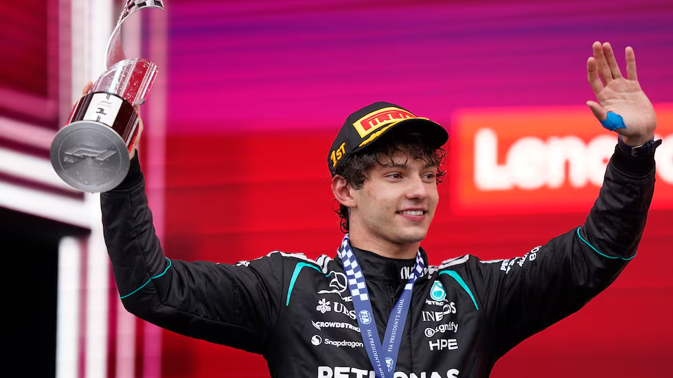 Antonelli gana el GP de Canadá 2026: cuarta victoria seguida y 43 puntos de ventaja; Checo abandona