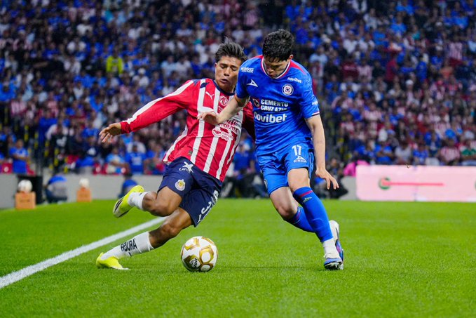 Cruz Azul y Chivas empatan 2-2 en el Banorte; el Rebaño llega con ventaja al Estadio Jalisco
