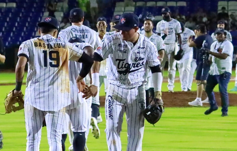 Tigres de Quintana Roo vencen 4-3 a los Conspiradores y aseguran la octava serie de la LMB 2026