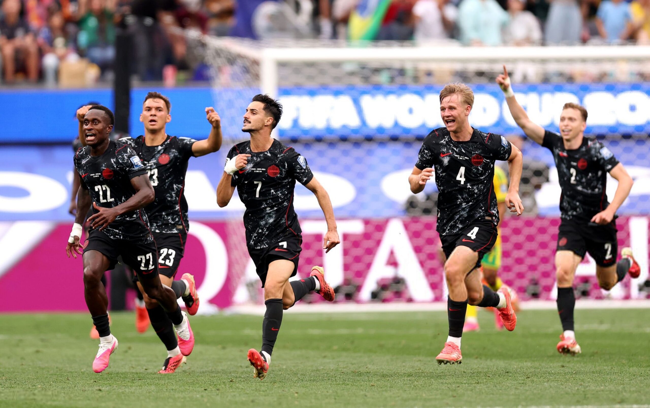 Canadá rompe el muro sudafricano en el 90+2 y avanza a octavos del Mundial 2026