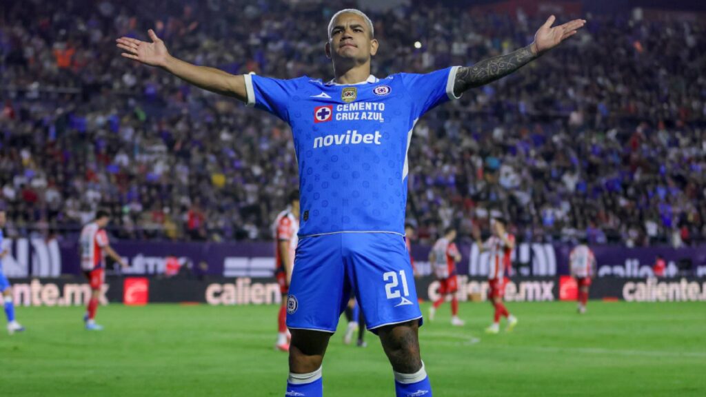 Cruz Azul remonta y vence 3-2 a San Luis