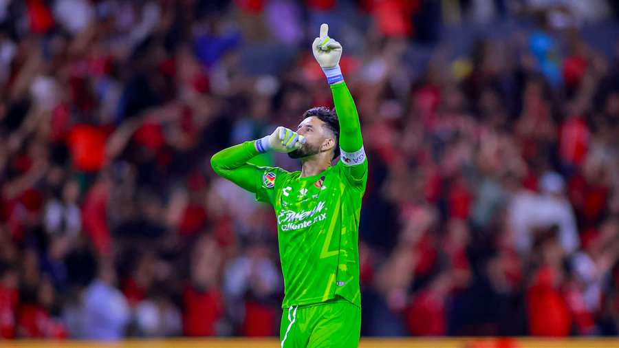 Camilo Vargas y Atlas superaron a los Tigres