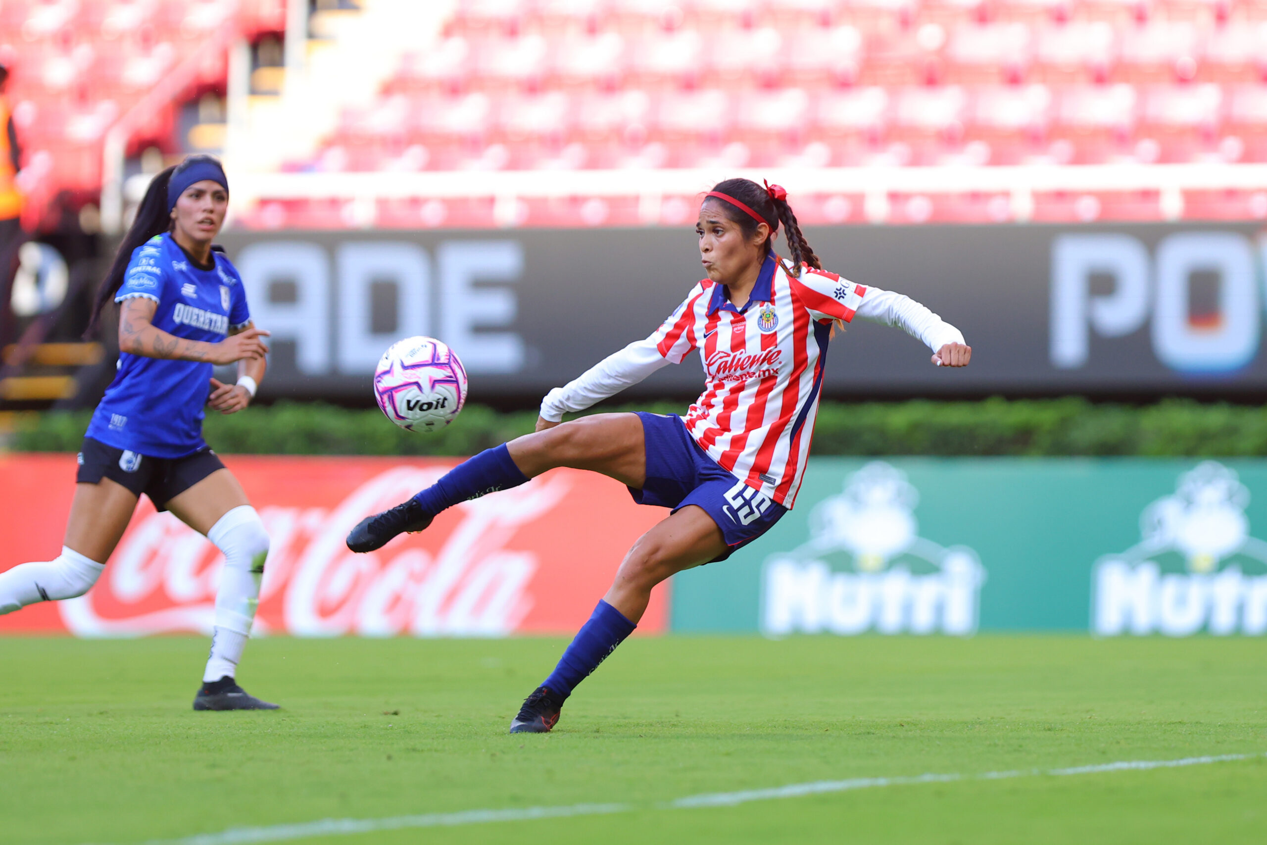 Chivas remonta a Querétaro Femenil con doblete de Joseline Montoya en el arranque del Apertura 2026