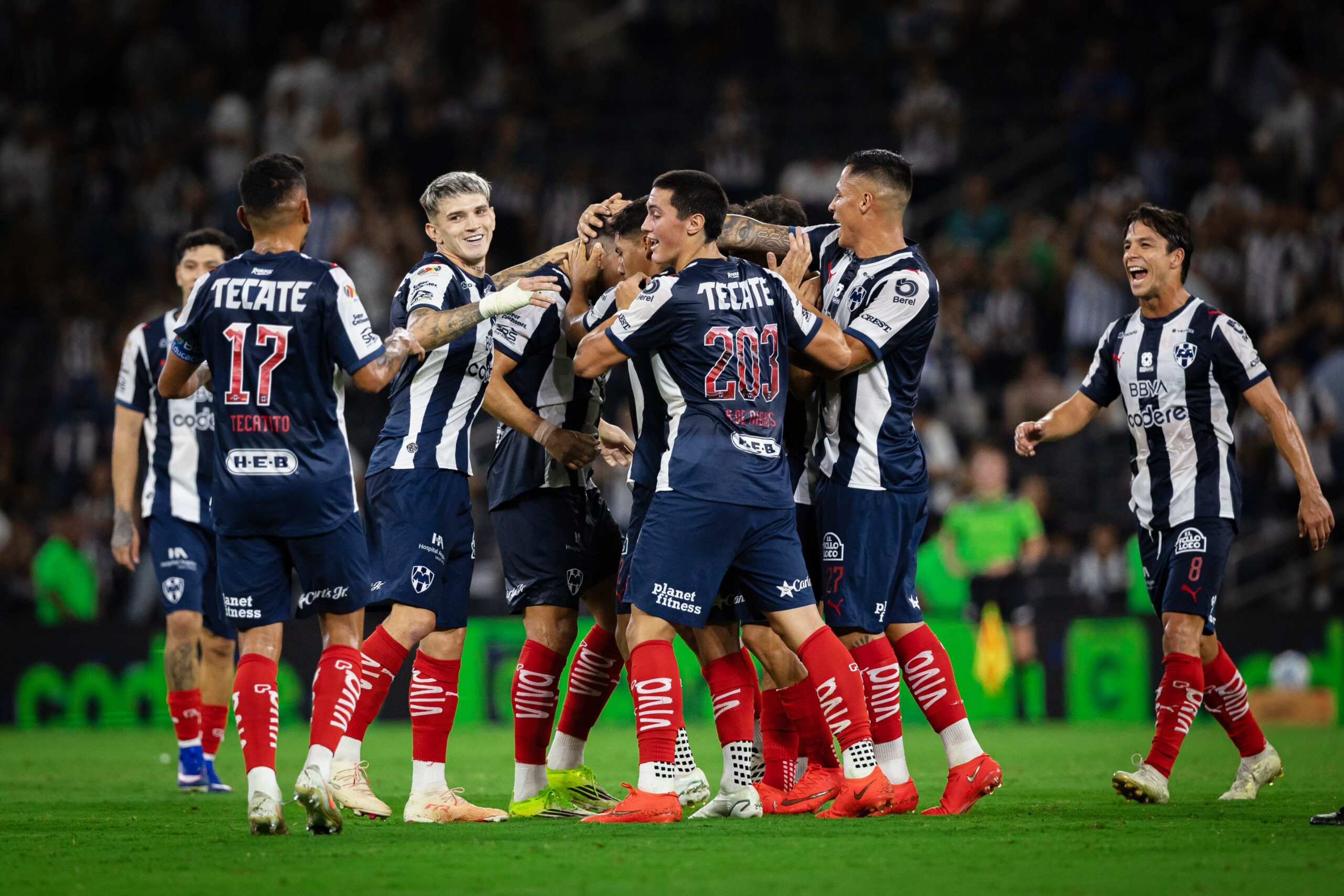 Rayados goleó a Bravos