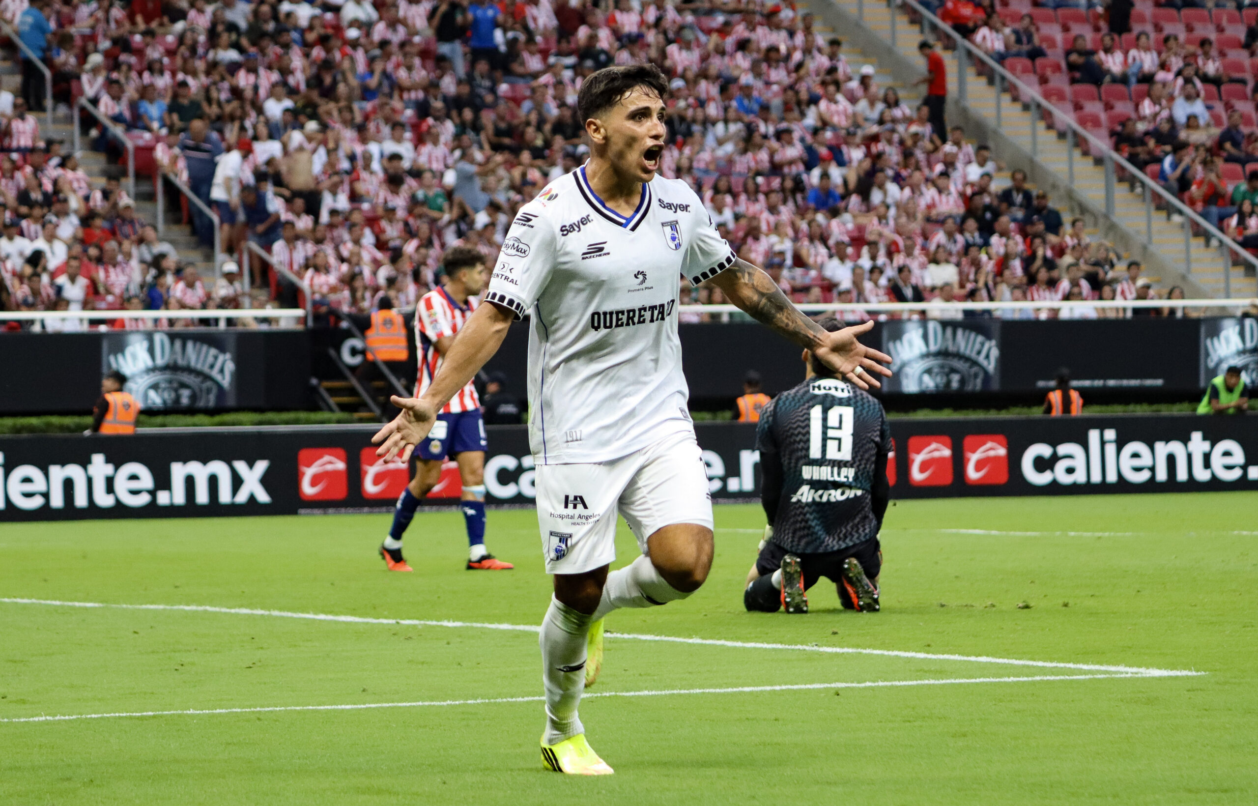 Gallos derrotó 0-2 a Chivas en el Akron
