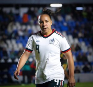 Charlyn Corral en un partido de la Selección Mexicana en el Estadio Correegidora. Foto: Paco Chimal
