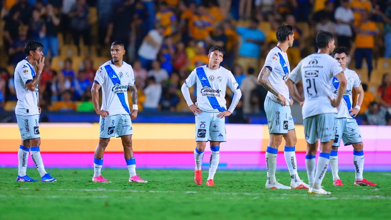 Jugadores del Club Puebla durante un partido de la Liga MX