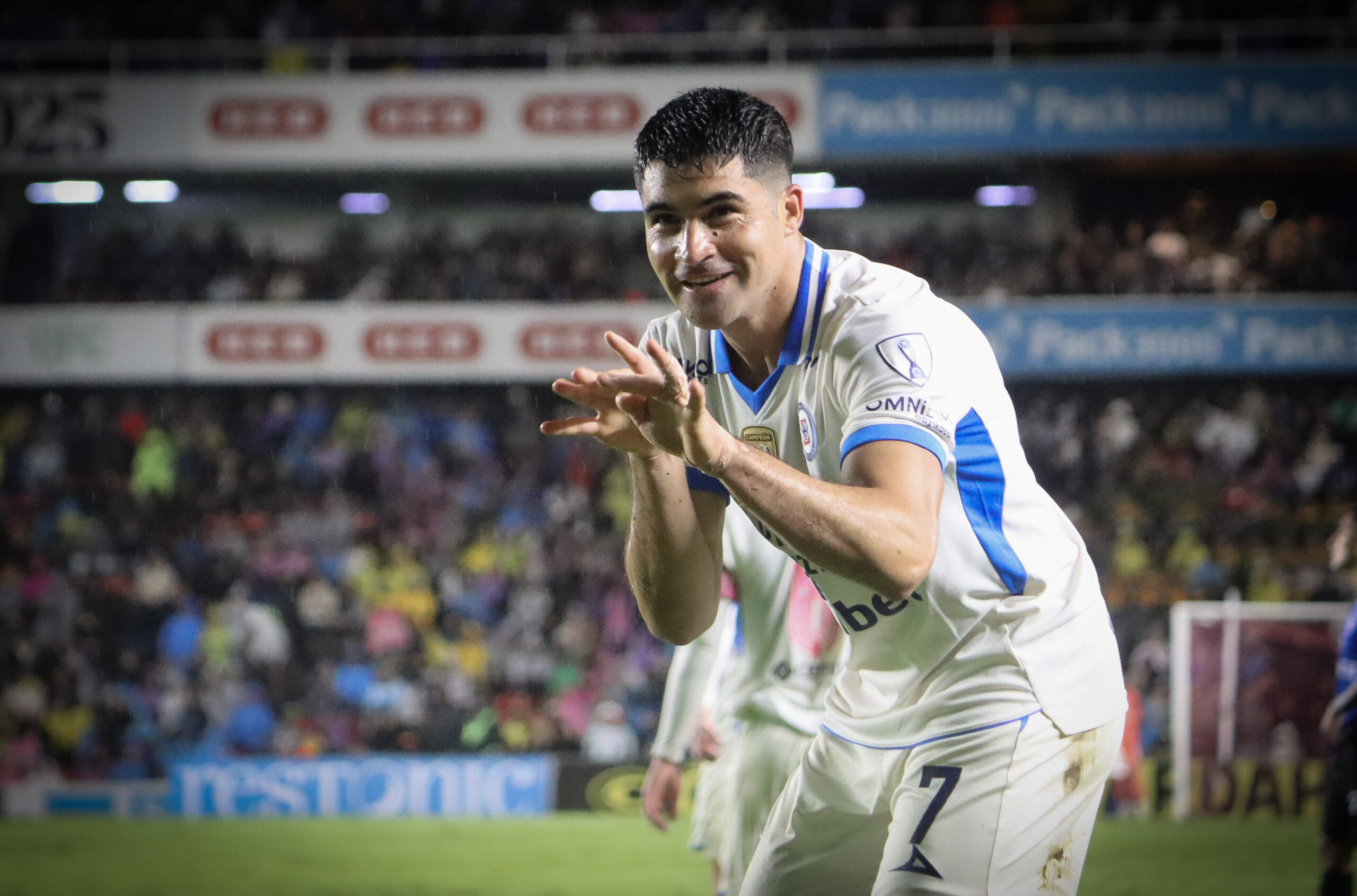 Cruz Azul superó 3-1 a Gallos