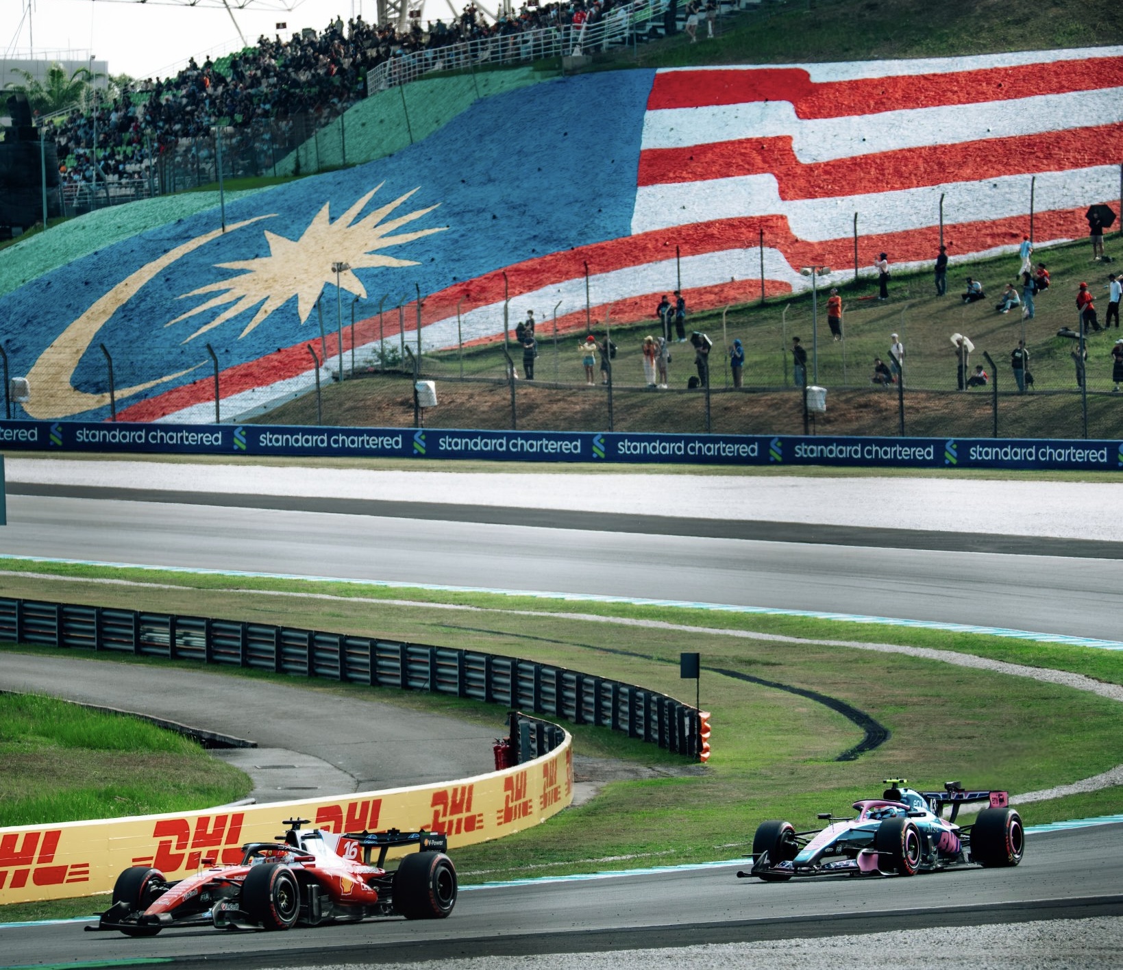 Charles Leclerc y Sergio Pérez durante las prácticas del Gran Premio de Bahréin 2026