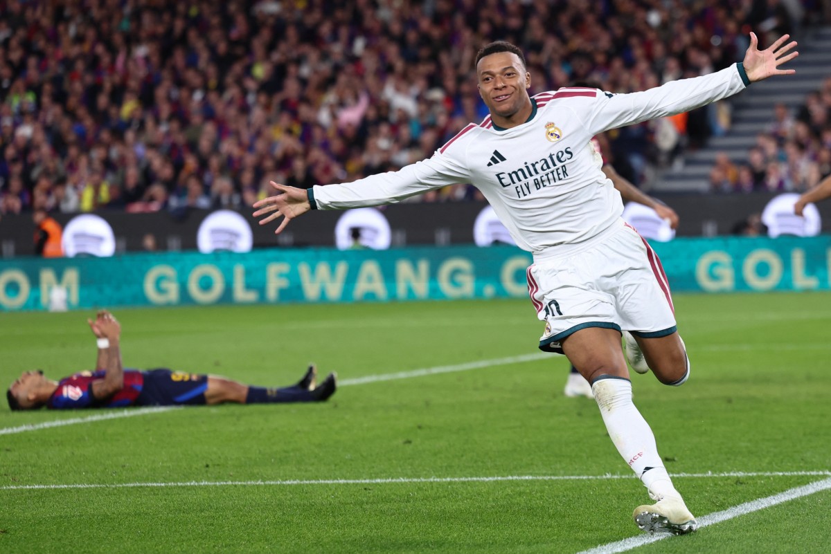 Mbappé firma doblete y el Real Madrid le quita el invicto al Barcelona en el Camp Nou