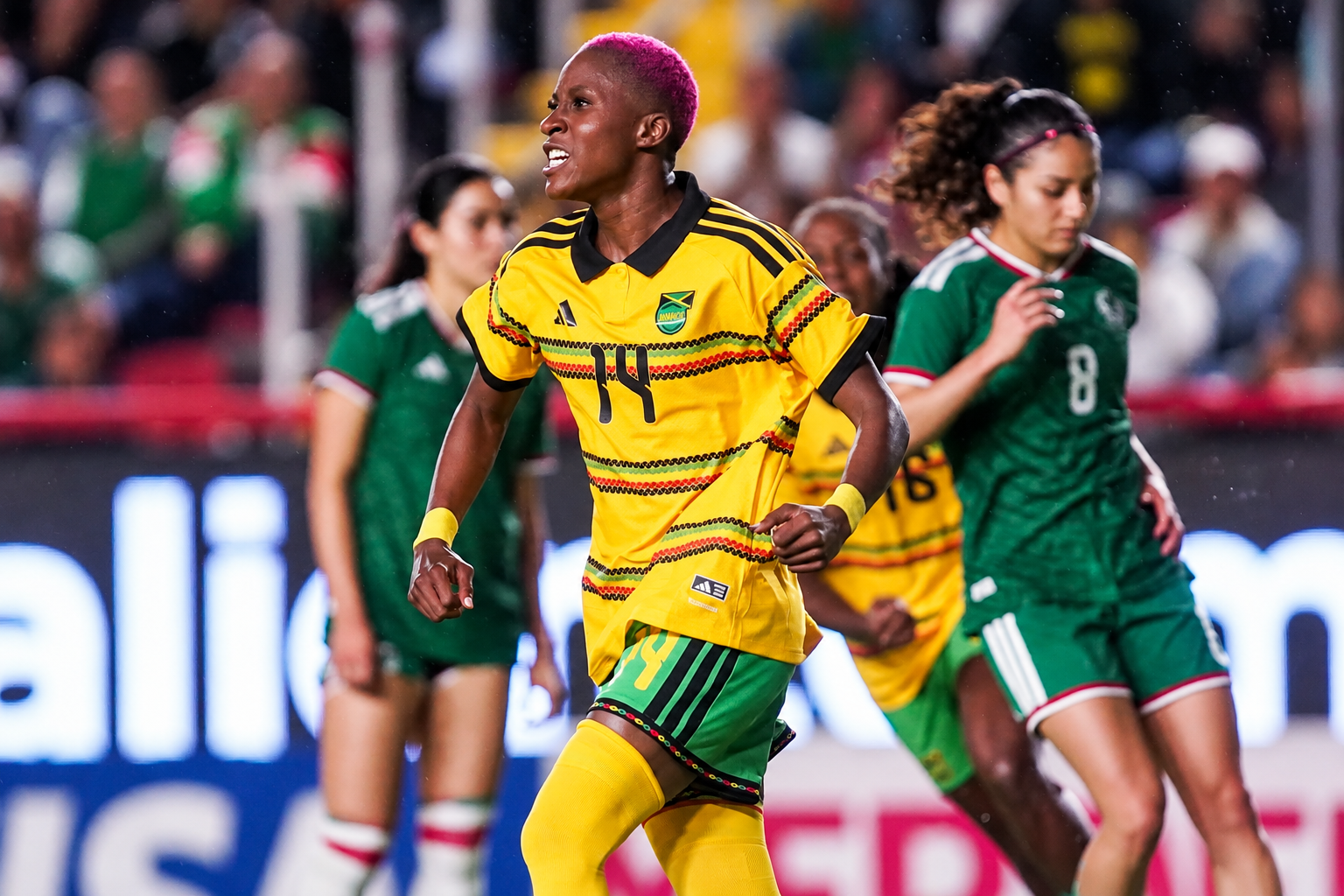 Futbolista de Jamaica durante el partido amistoso ante la Selección Mexicana Femenil