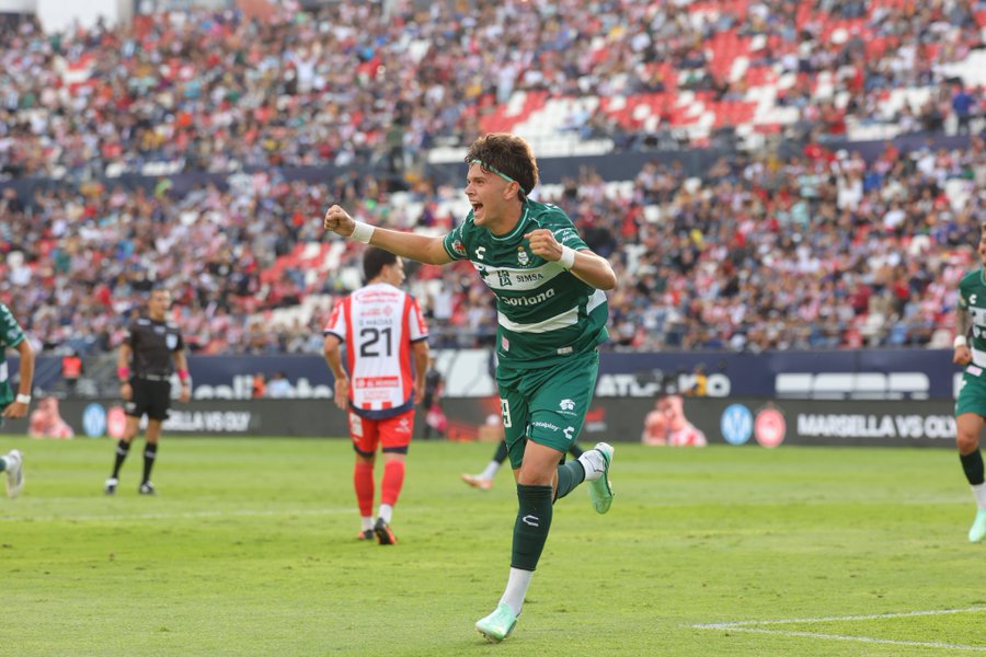 Jugador de Santos Laguna celebra durante el partido ante Atlético de San Luis en la jornada 11 del Apertura 2026