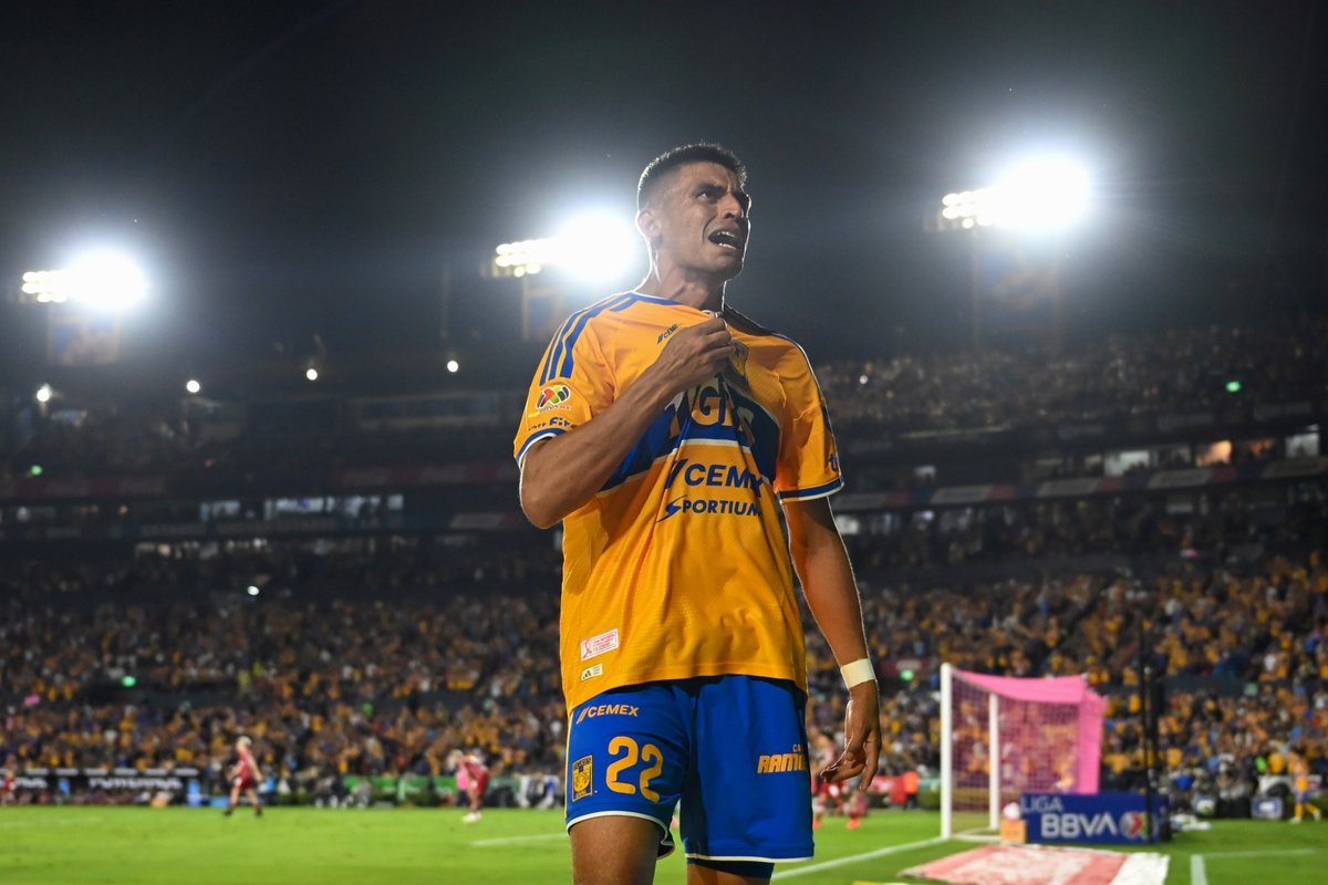 Jugador de Tigres celebra durante el partido ante Toluca de la Jornada 11 del Apertura 2026